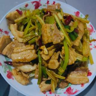 芹菜炒肉