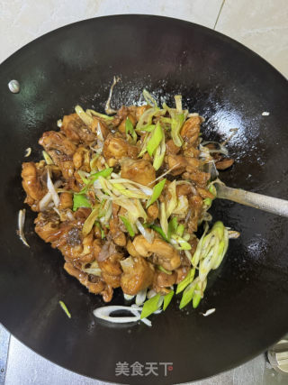 大葱烧鸡腿的做法步骤：11