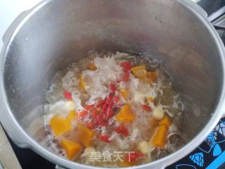 南瓜莲子银耳羹的做法步骤：4