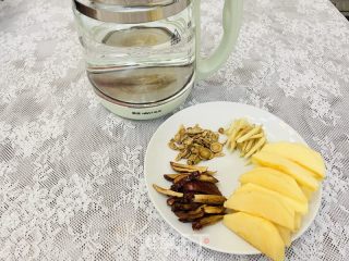 三伏天祛寒湿排毒养颜茶 | 苹果姜丝红枣黄芪茶的做法步骤：1