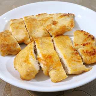 油煎鸡胸肉